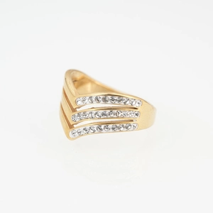 Bague élégante en acier titane doré avec trois rangées de zircons étincelants pour couples
