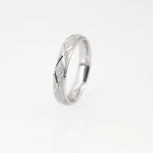Ring aus Titanstahl mit mattierten Kreuzmustern und polierter Oberfläche für Herren und Damen