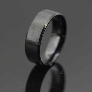 Bague noire mate en acier inoxydable pour hommes et femmes avec reflet miroir