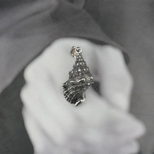 Collier pour homme en acier inoxydable avec pendentif coquillage vintage et fini vieilli