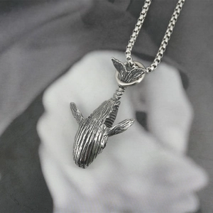 Collier pour hommes avec pendentif baleine rétro et chaîne à mailles carrées élégante