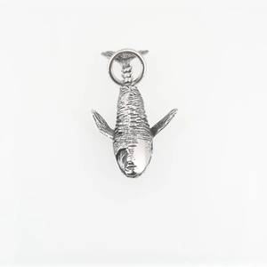 Collier rétro pour hommes avec pendentif baleine en acier inoxydable au fini texturé argenté