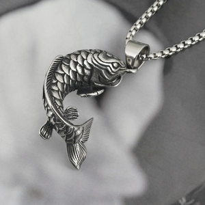 Collier Pendentif Poisson Koi en Acier Titane Vintage pour Hommes Femmes Bijoux Hip Hop avec Chaîne Maille Miroir