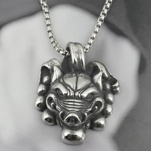 Collier Pendentif Tête de Sanglier en Acier au Titane Rétro Bijoux Punk Gothique Crâne Animal Charm pour Hommes Femmes Collier Vintage