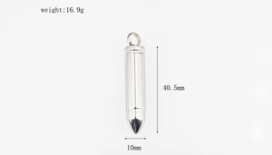 Makroaufnahme Silberkugel-Anhänger mit Maßen 40,5x10mm und einem Gewicht von 16,9g