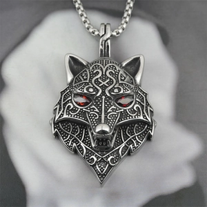 Collana con Ciondolo Testa di Lupo Vichingo in Acciaio al Titanio Occhio Rosso Animale Intagliato Gioielli Gothic Punk Uomo