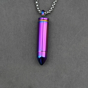 Regenbogen-Patronenanhänger aus Titanstahl mit silberner Box-Kette für Herren im Punk-Stil