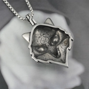 Collana con ciondolo a testa di lupo hip hop da uomo con finitura in argento antico e catena