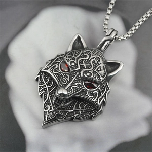 Collana con testa di lupo in acciaio vintage con occhi di pietre rosse e catena