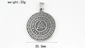 Détail du pendentif Valknut viking 35,3mm montrant le poids 25g et les motifs de runes