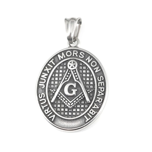 Silver Freemasonry pendant necklace with Masonic G symbol and Latin engraving
