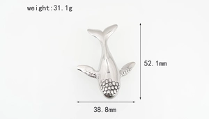 Detailed specs of whale pendant showing 31.1g weight and 52.1mm height dimensions