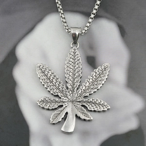Vintage Stainless Steel Maple Leaf Pendant Necklace For Men Hip Hop Street Style Punk Distressed Leaf Jewelry Gift