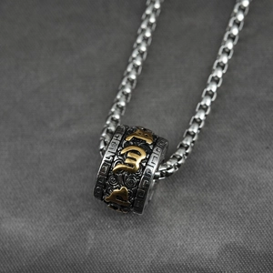Retro-Halskette aus Titanstahl mit goldenem Mantra-Anhänger und runder Gliederkette