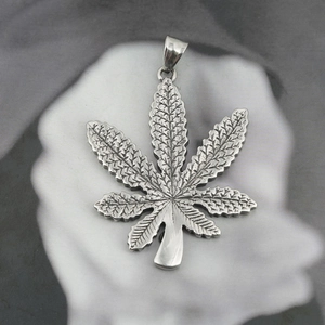 Vintage oxidized titanium steel maple leaf pendant necklace for men hip hop style