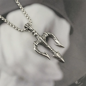 Pendentif trident en acier inoxydable pour homme avec gravures gothiques vintage