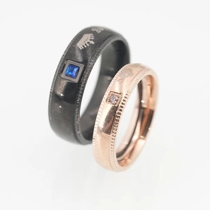 Bague de Couple Couronne en Acier Titane Incrustée de Strass Gravée Her King His Queen Bijoux Cadeau pour Hommes Femmes Amants