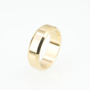Polished 18K gold minimalist titanium steel ring with geometric beveled edges