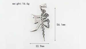Gothic Silberstahl Anhänger mit Maßen 56.1x33.9mm und 16.6g Gewicht in Detailansicht