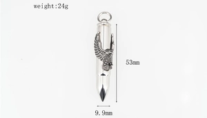 Vue détaillée du pendentif aigle avec dimensions 53mm par 9,9mm et poids 24g