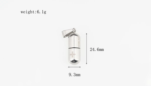 Dimensions détaillées du pendentif capsule argenté avec gravure de croix et mesures