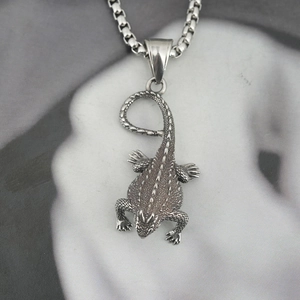 Collana con Ciondolo a Forma di Lucertola Realistica in Acciaio Inossidabile per Uomo Hip Hop Punk Catena Iguana Gioielli