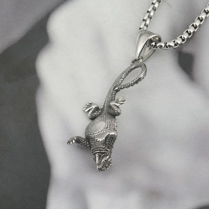 Pendente lucertola in argento vintage dettagliato con catena stile punk maschile