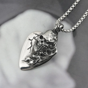 Gothic skull heart pendant necklace in vintage silver steel with a classic box chain