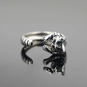 Retro stainless steel tiger head open ring with vintage silver finish and detailed carving