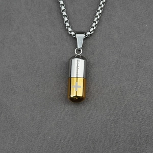 Collier pendentif capsule moderne en acier doré et argent avec croix et chaîne