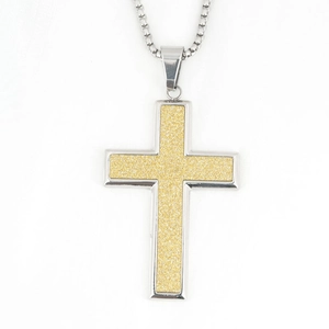 Collana con pendente a croce in acciaio inossidabile con inserto satinato dorato