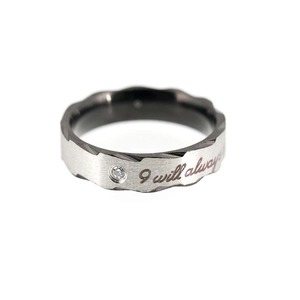 Minimalistischer Ring aus gebürstetem Titanstahl in Silber und Schwarz mit Diamant