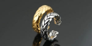 Detail showing wheat ear texture on golden and vintage silver adjustable steel rings