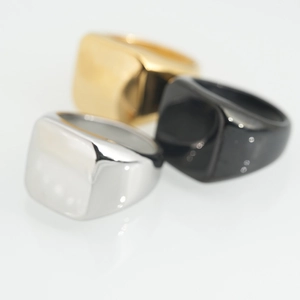 Bague Sceau Carrée Unisexe en Acier Titane Surface Lisse Polie Géométrique Mode Audacieuse Bijoux Minimalistes Quotidiens
