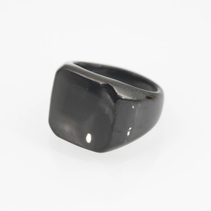 Chevalière carrée noire polie pour homme en acier au titane de haute qualité