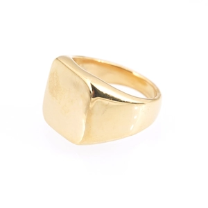Chevalière carrée en or poli pour hommes et femmes avec un design minimaliste plat