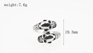 Detail view of gothic skull open ring with weight of 7.6g and snake scale texture engraving