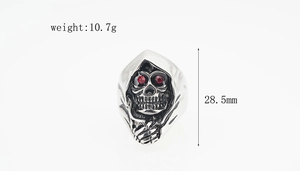 Detailed view of Gothic skull ring with red gemstone eyes, height 28.5mm, weight 10.7g