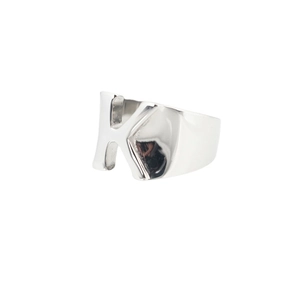 Bague en métal argenté poli avec un design audacieux en lettre K pour hommes et femmes