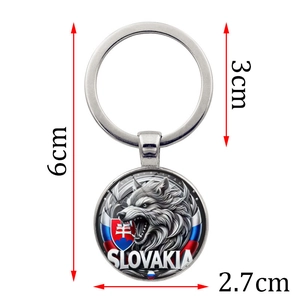 Porte-clés métal loup Slovaquie avec anneau argenté poli et pendentif en verre