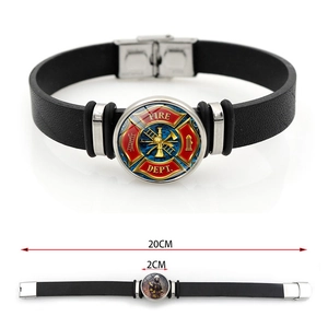 Vue détaillée du bracelet pompier en cuir noir de 20cm avec mesures de dimensions