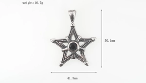 Vue détaillée du pendentif étoile avec pierre noire et dimensions précises