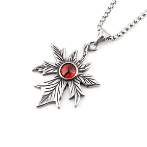 Collar vintage de acero inoxidable con colgante de hoja de arce y ojo del diablo rojo