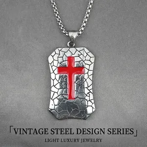 Collana con Ciondolo a Scudetto in Acciaio Inossidabile Vintage da Uomo Croce Rossa Punk Gioielli Religiosi per Uomo