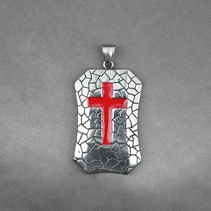 Collana da uomo a scudo in acciaio inossidabile con croce rossa su fondo argento vintage