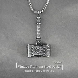 Collana con Pendente Martello di Thor Mjolnir Vichingo Acciaio al Titanio Invecchiato Gioielli Totem Lupo Uomo Argento Antico Stile Gotico