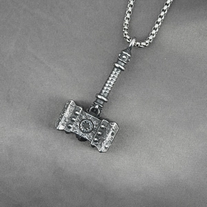 Collana vintage martello di Thor vichingo Mjölnir con totem lupo e catena a maglie quadrate