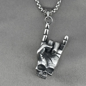 Collier punk en acier inoxydable avec pendentif signe de main rock et crâne argent