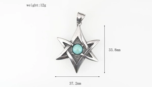 Vue détaillée macro du pendentif hexagramme vintage avec pierre turquoise centrale