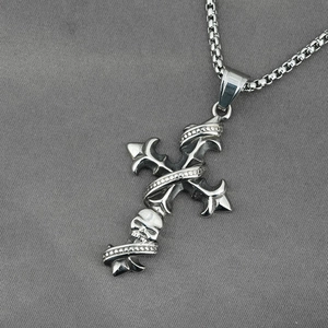 Vintage-Halskette im Gothic-Stil aus Titanstahl mit Kreuz, Totenkopf und quadratischer Perlenkette
